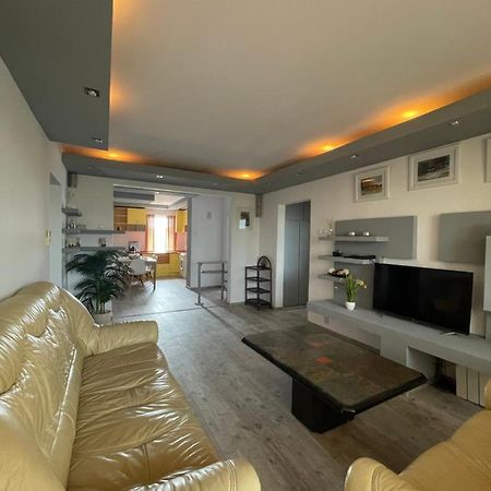Lovely 3 Bedrooms Apartament Gran Varadino Esterno foto