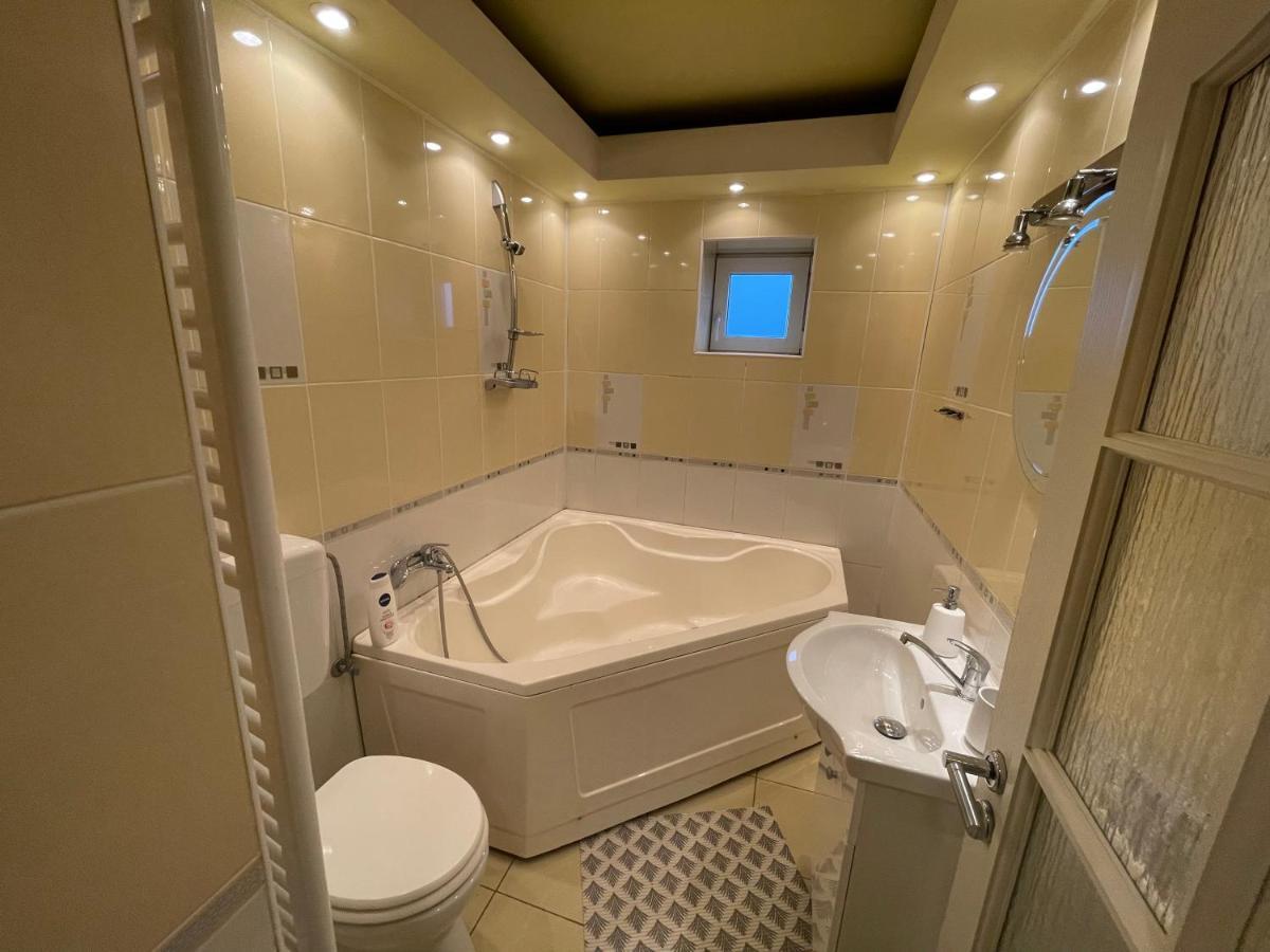 Lovely 3 Bedrooms Apartament Gran Varadino Esterno foto