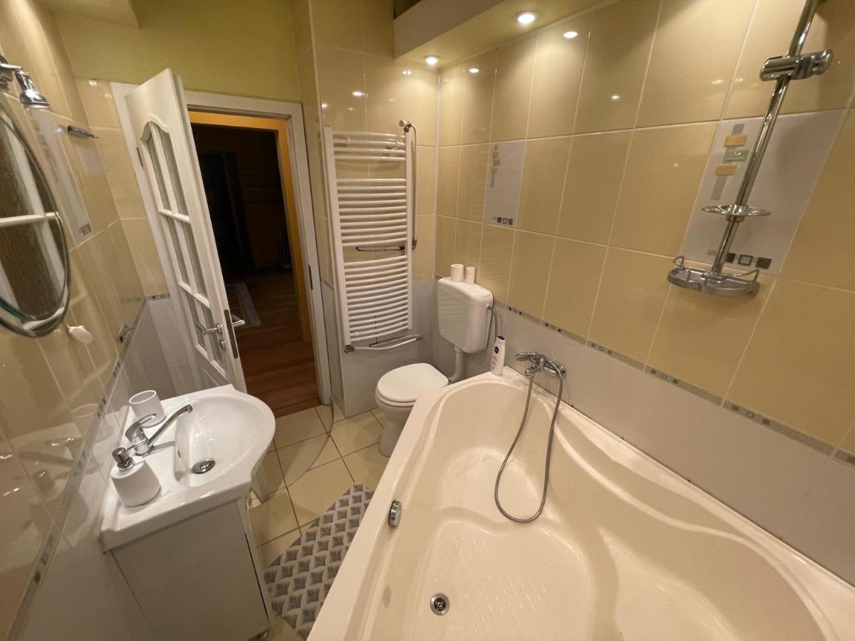 Lovely 3 Bedrooms Apartament Gran Varadino Esterno foto