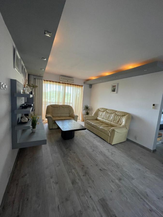 Lovely 3 Bedrooms Apartament Gran Varadino Esterno foto