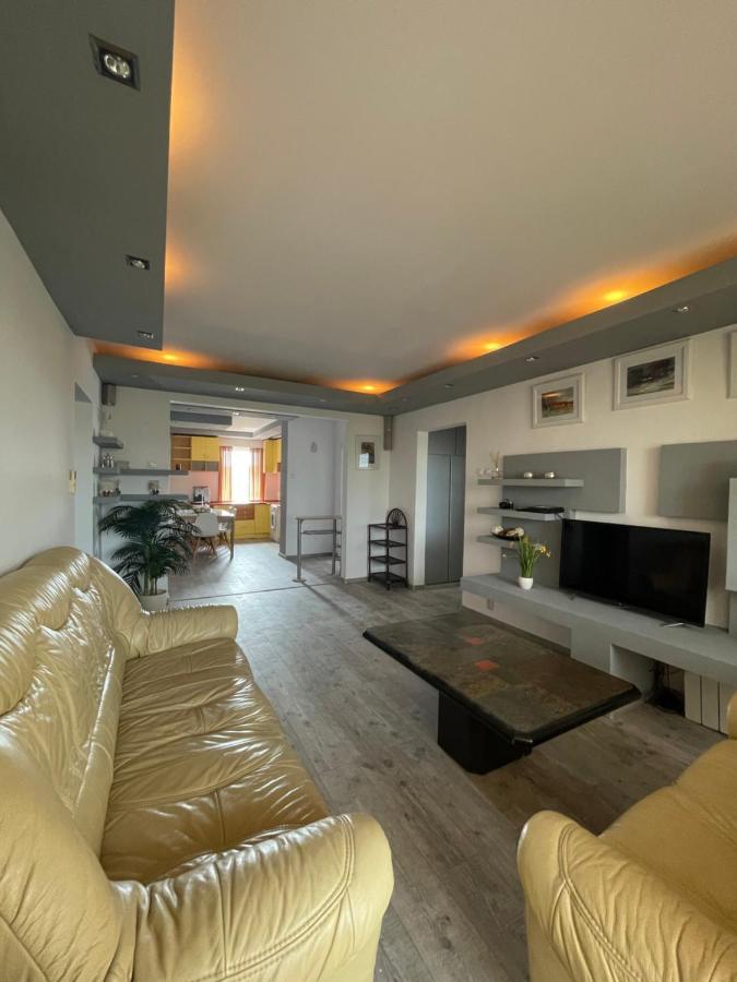 Lovely 3 Bedrooms Apartament Gran Varadino Esterno foto